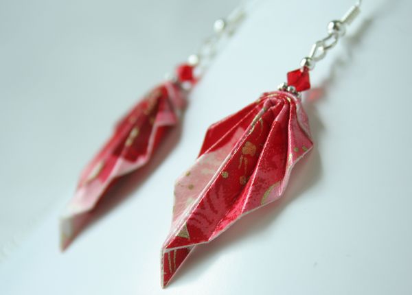 Boucles d'oreille feuilles rouges